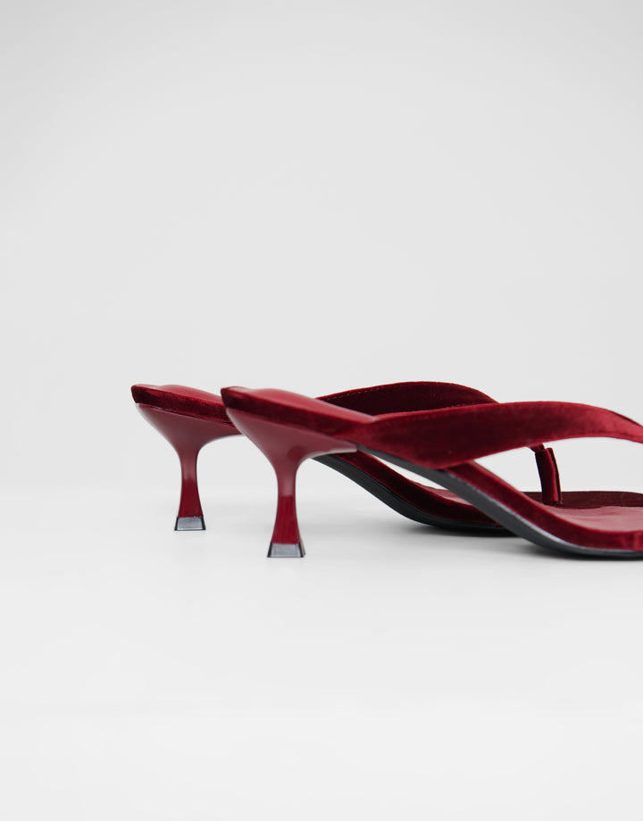 Threadbare Velvet Toe Post Kitten Heels in Red - heel close up