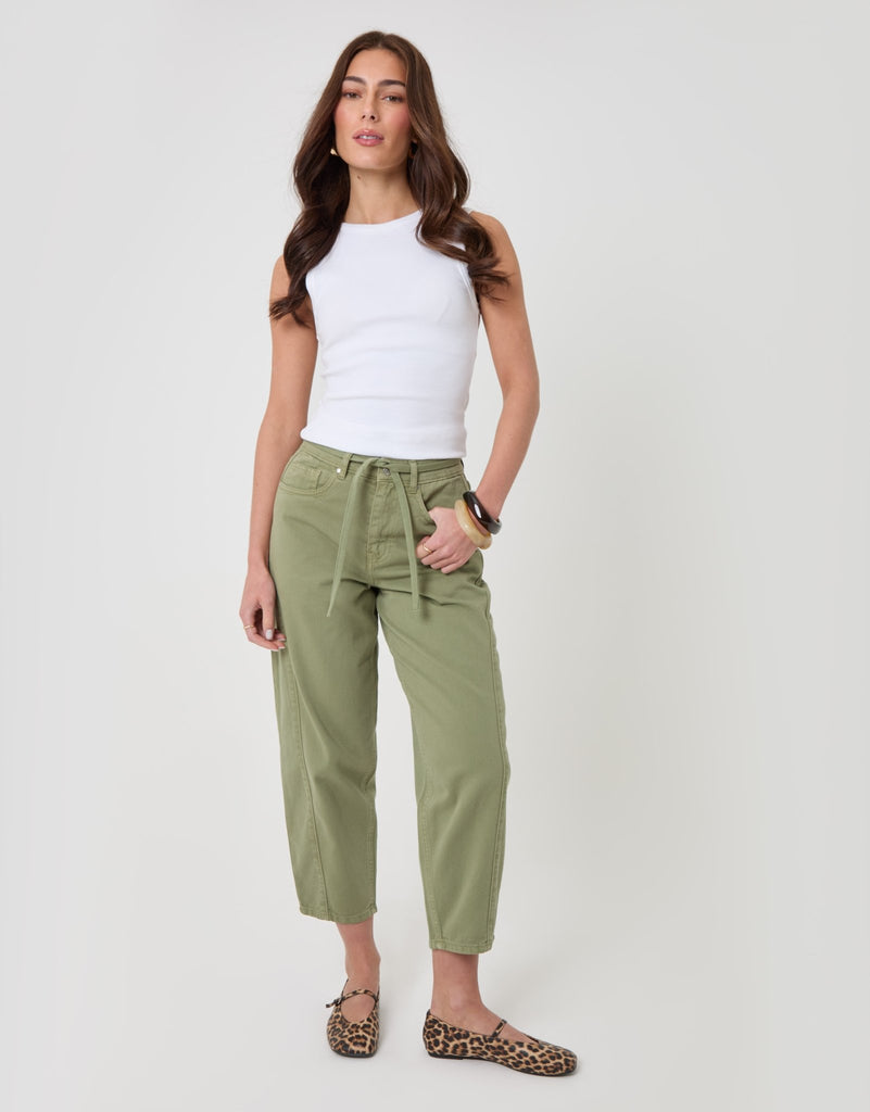 Belted Barrel Leg Jeans