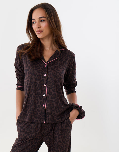 Threadbare Petite Contrast Piping Pyjama Set in Leopard Print - hand on hip close up