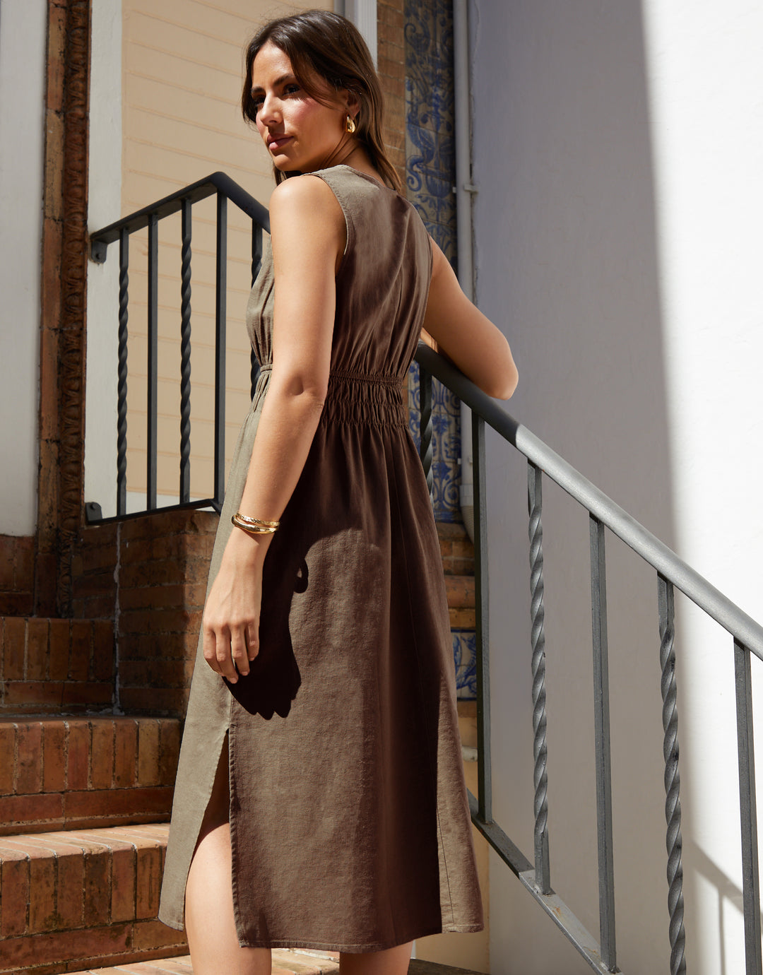 Threadbare Women's Chocolate Brown Linen Blend Ladies' V Neck Sleeveless Ruched Midi Dress Threadbare Women's Chocolate Brown Linen Blend Ladies' V Neck Sleeveless Ruched Midi Dress