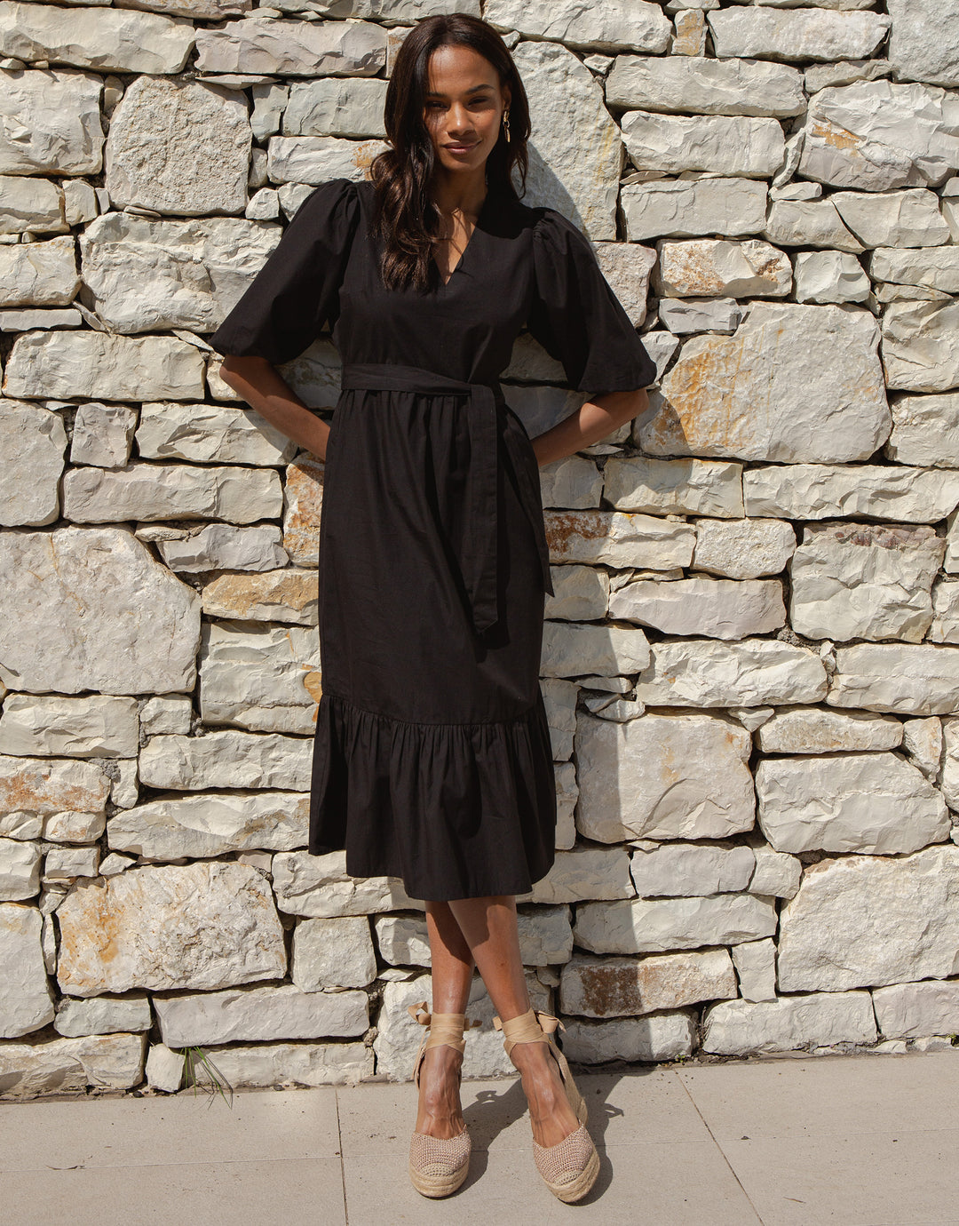 Threadbare Women's Black Cotton Poplin V Neck Tie Belt Puff Sleeve Tiered Midi Dress Threadbare Women's Black Cotton Poplin V Neck Tie Belt Puff Sleeve Tiered Midi Dress