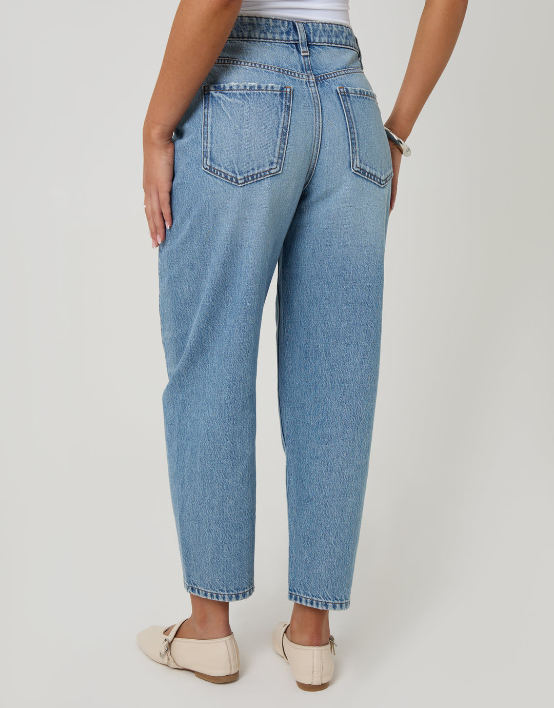 Light Wash Barrel Leg Jeans