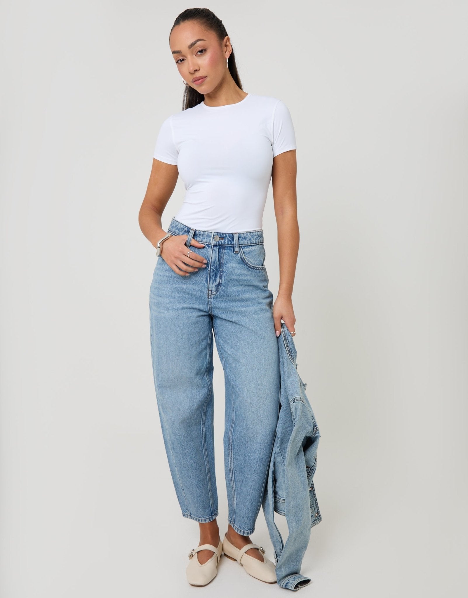 Barrel Leg Jeans in Light Wash
