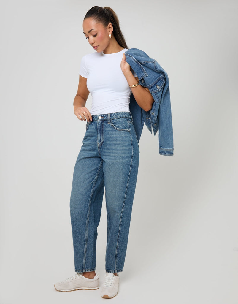 Petite Barrel Leg Jeans Mid Wash