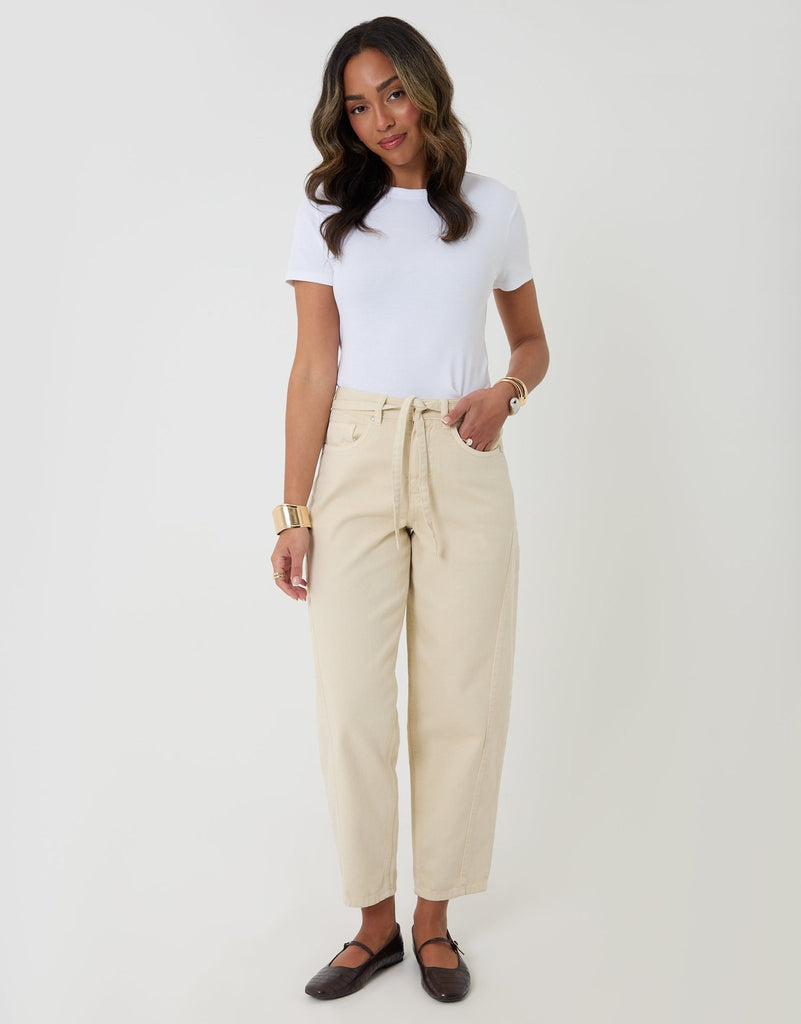Petite Belted Barrel Leg Jeans Ecru