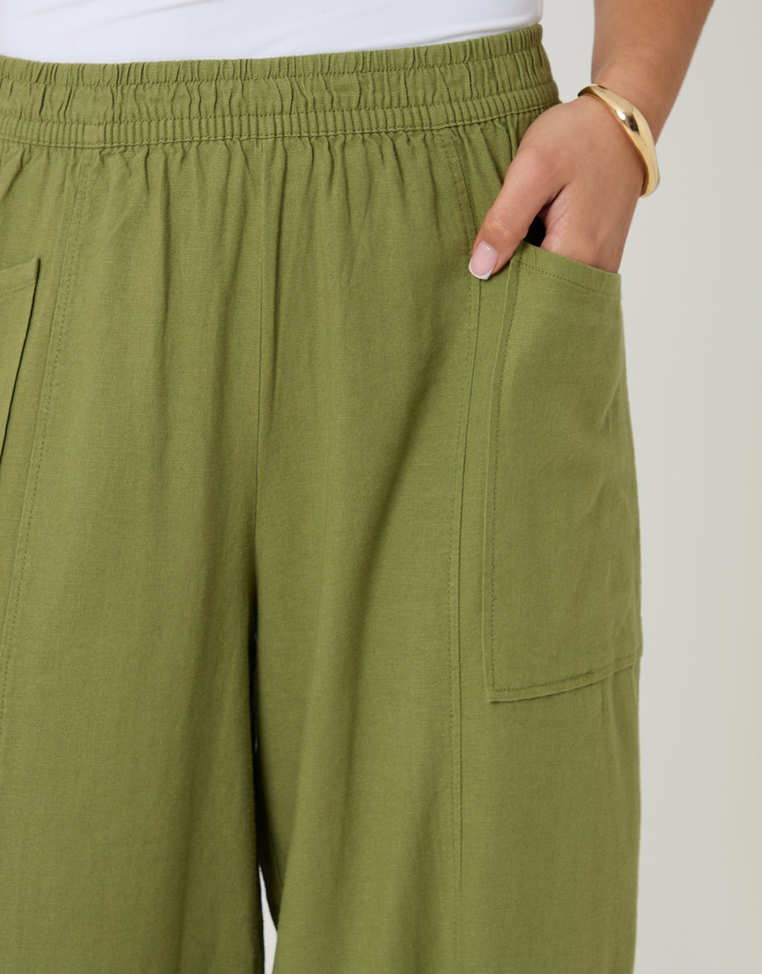 Threadbare Linen Blend Pocket Detail Barrel Leg Trousers in Olive Green - pockets close up