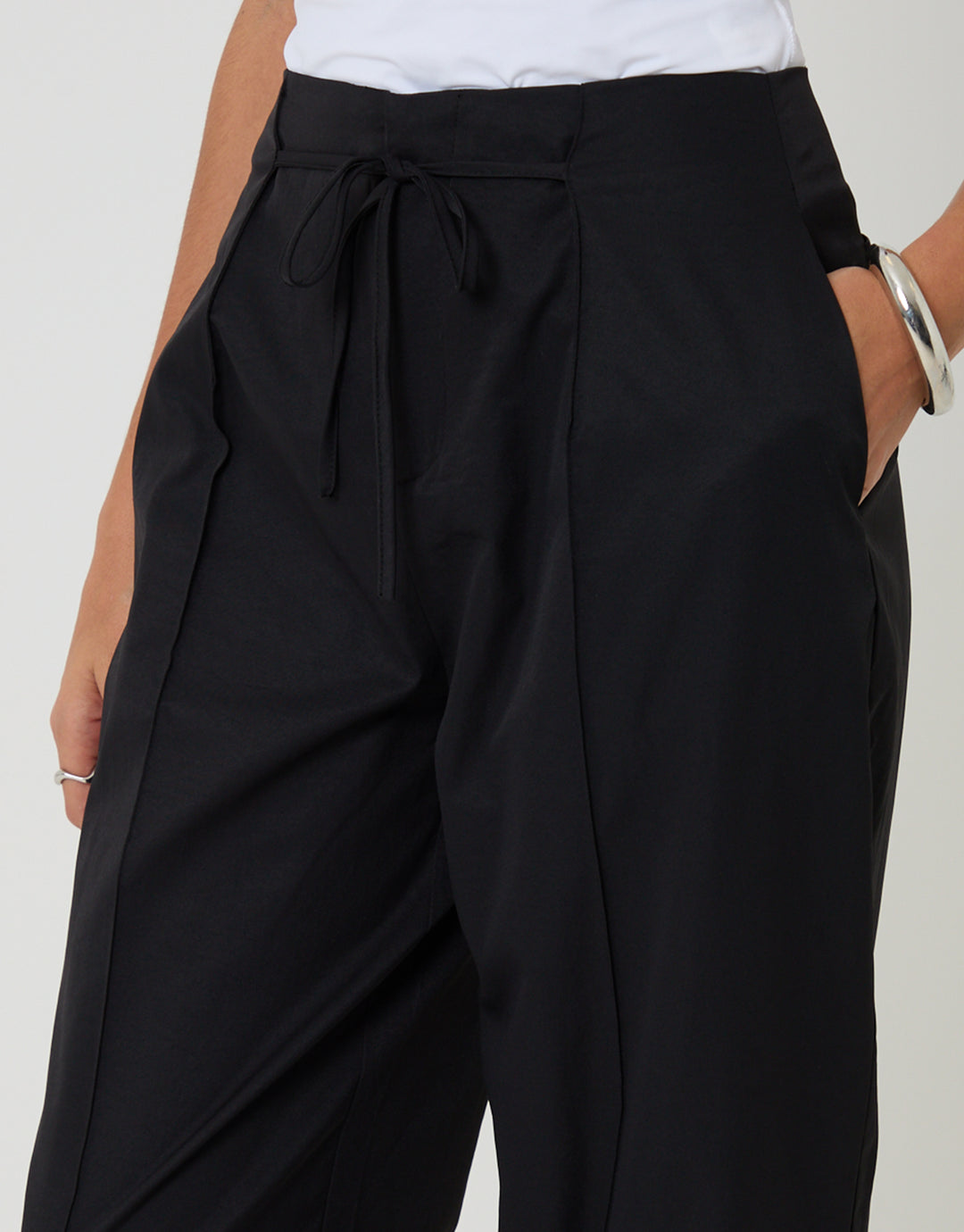 Threadbare Princess Seam Barrel Leg Trousers in Black - pockets close up