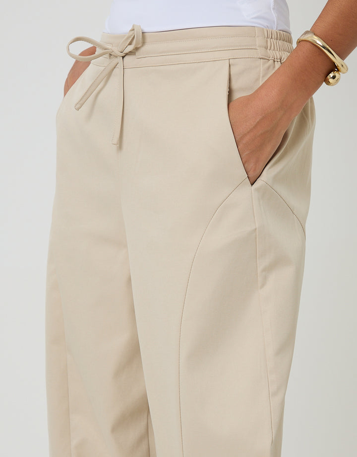 Threadbare Curved Seam Barrel Leg Trousers in Ecru - pockets close up