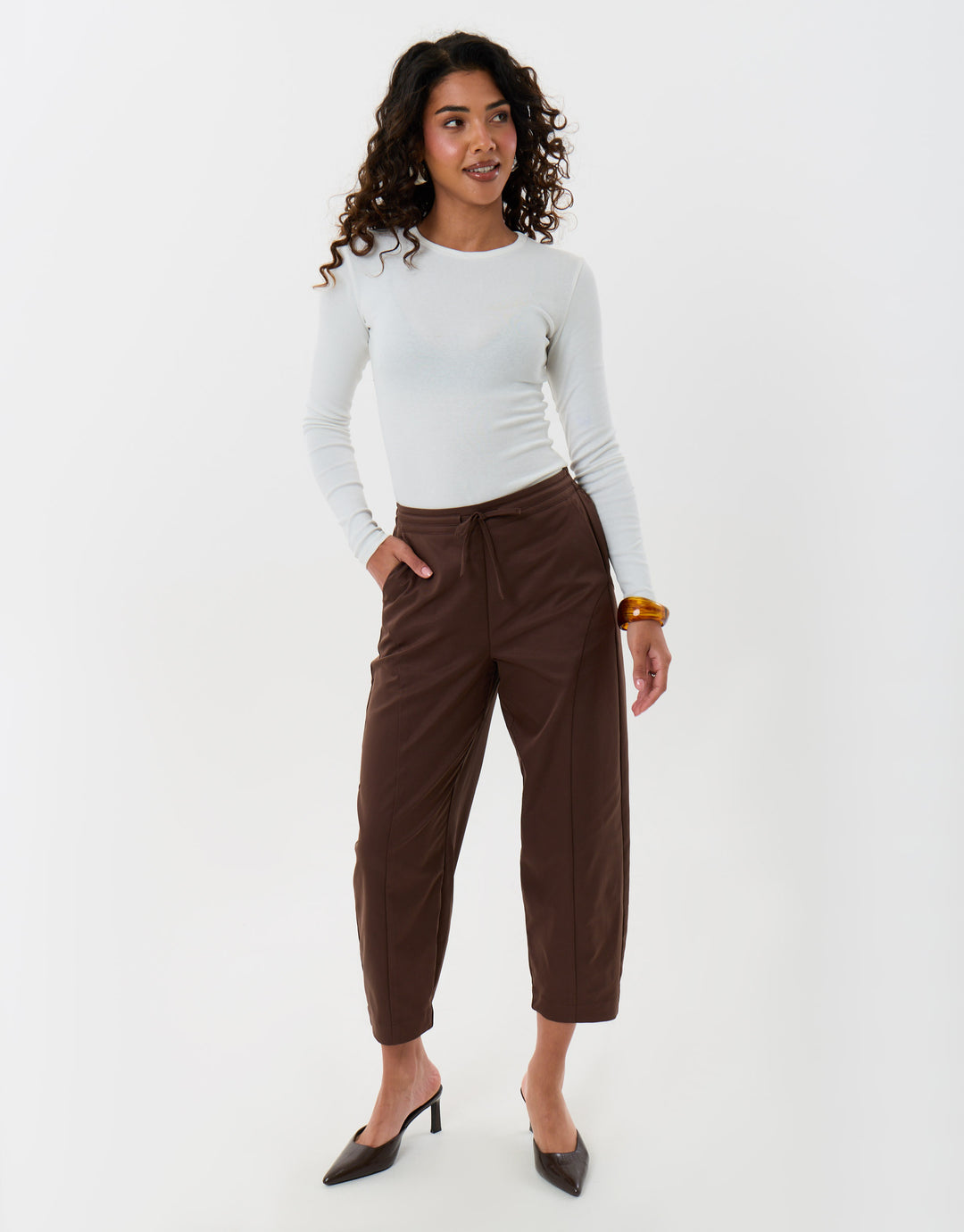 Threadbare Petite Curved Seam Barrel Leg Trousers in Brown - full body