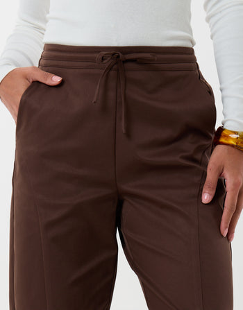 Threadbare Curved Seam Barrel Leg Trousers in Brown - detail