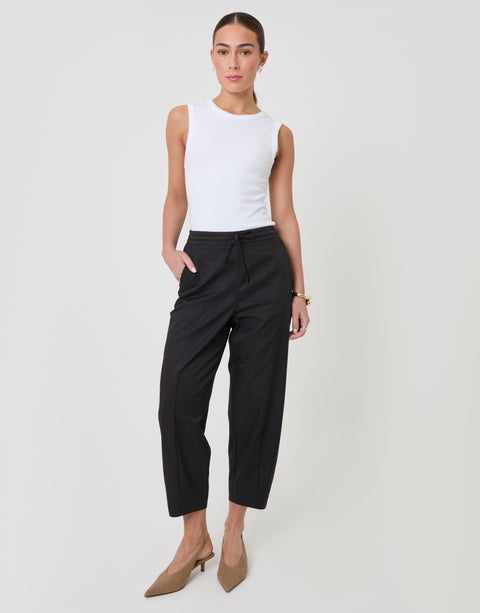 Threadbare Petite Curved Seam Barrel Leg Trousers in Black - full body
