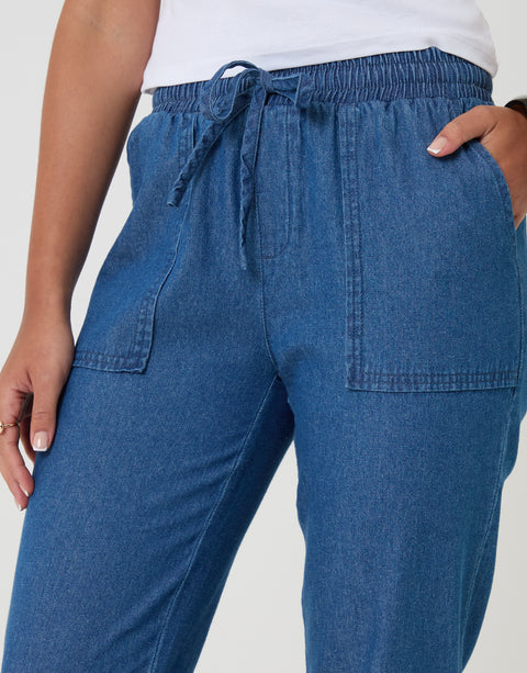 Threadbare Petite Drawstring Waist Tapered Jeans in Mid Wash - front pocket detail view