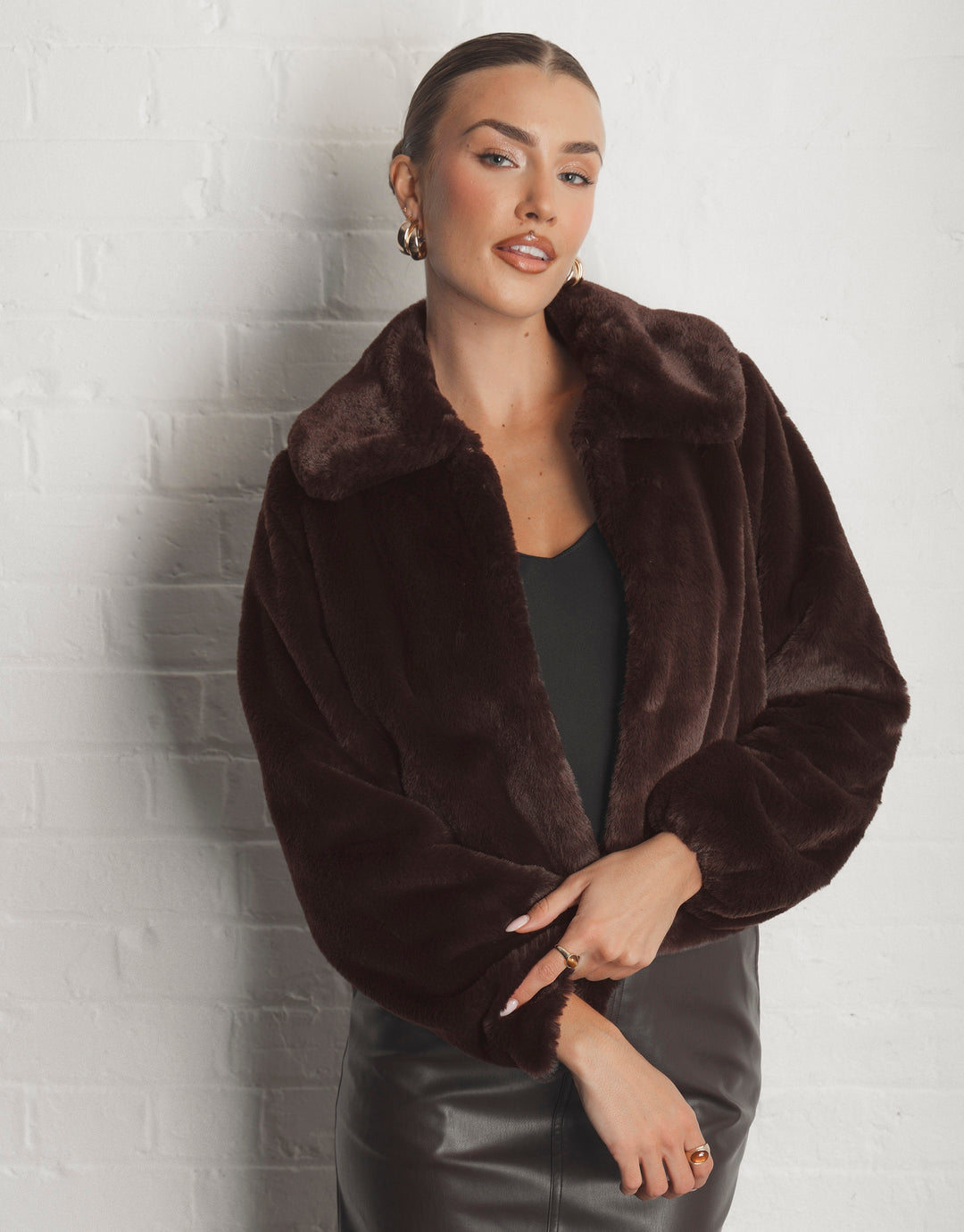 Petite Oversized Collar Faux Fur Coat in Chocolate Brown