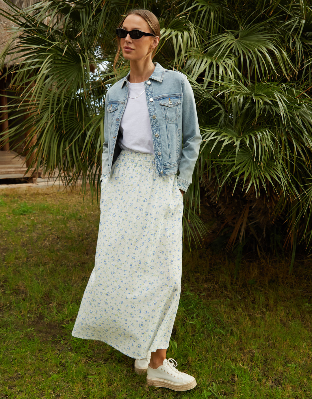 Floral Ditsy Print Shirred Pull On Linen Blend Midaxi Skirt in White