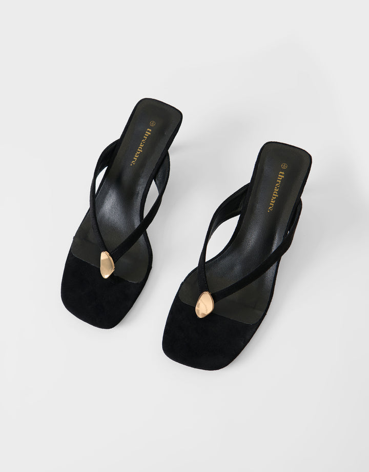 Toe Post Kitten Heels in Black