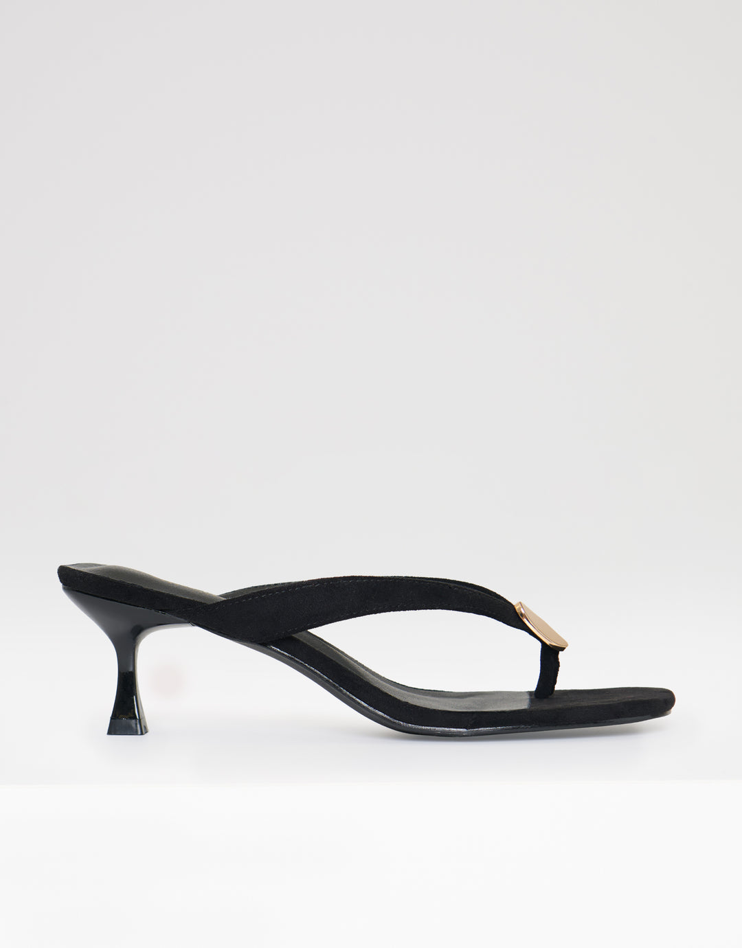 Toe Post Kitten Heels in Black