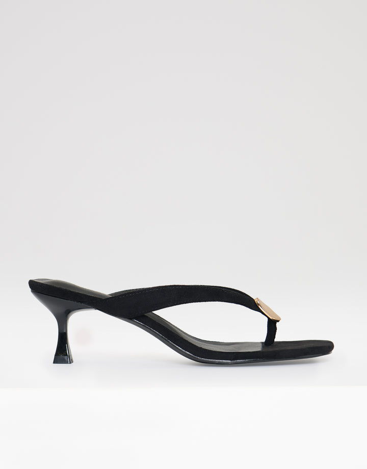Toe Post Kitten Heels in Black