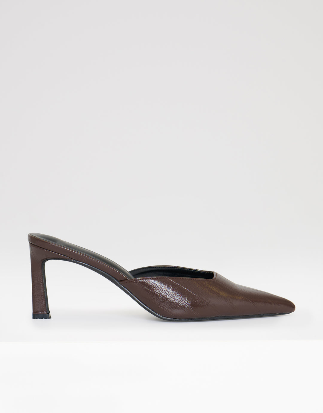 Closed Toe Kitten Heel in Chocolate Brown