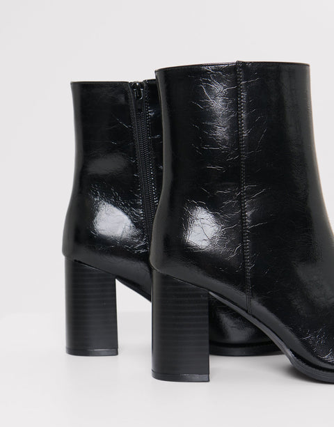 Threadbare Block Heel Pointed Ankle Boots in Black - heel close up