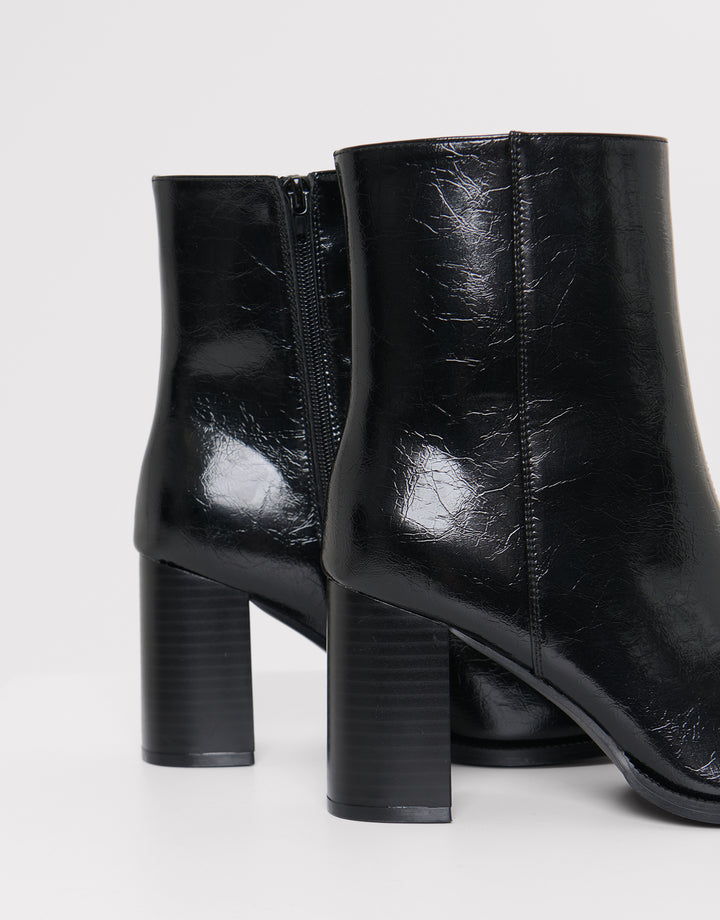 Threadbare Block Heel Pointed Ankle Boots in Black - heel close up