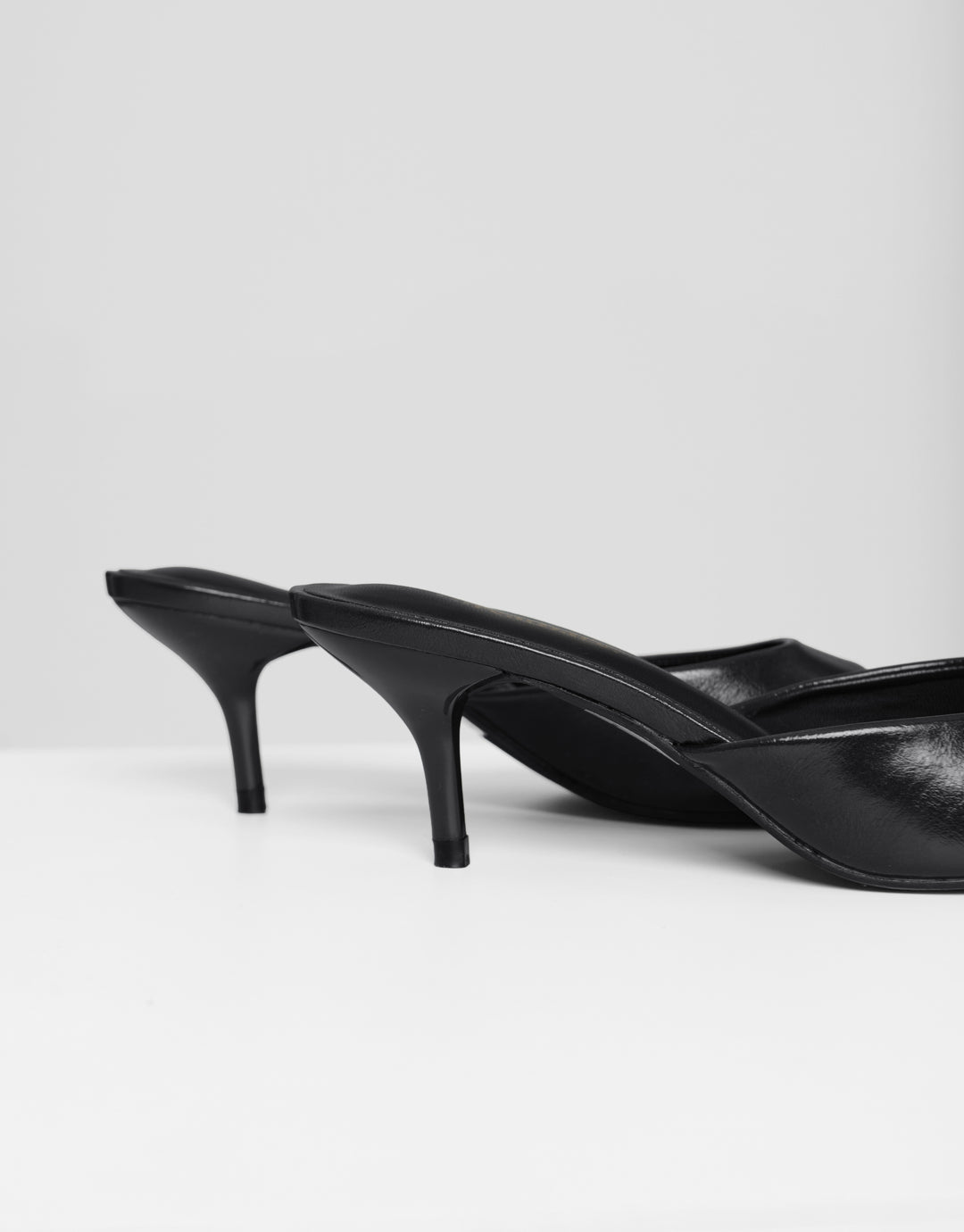 Threadbare Open Toe Kitten Heels in Black - heel detail