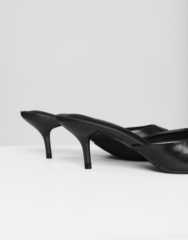 Threadbare Open Toe Kitten Heels in Black - heel detail