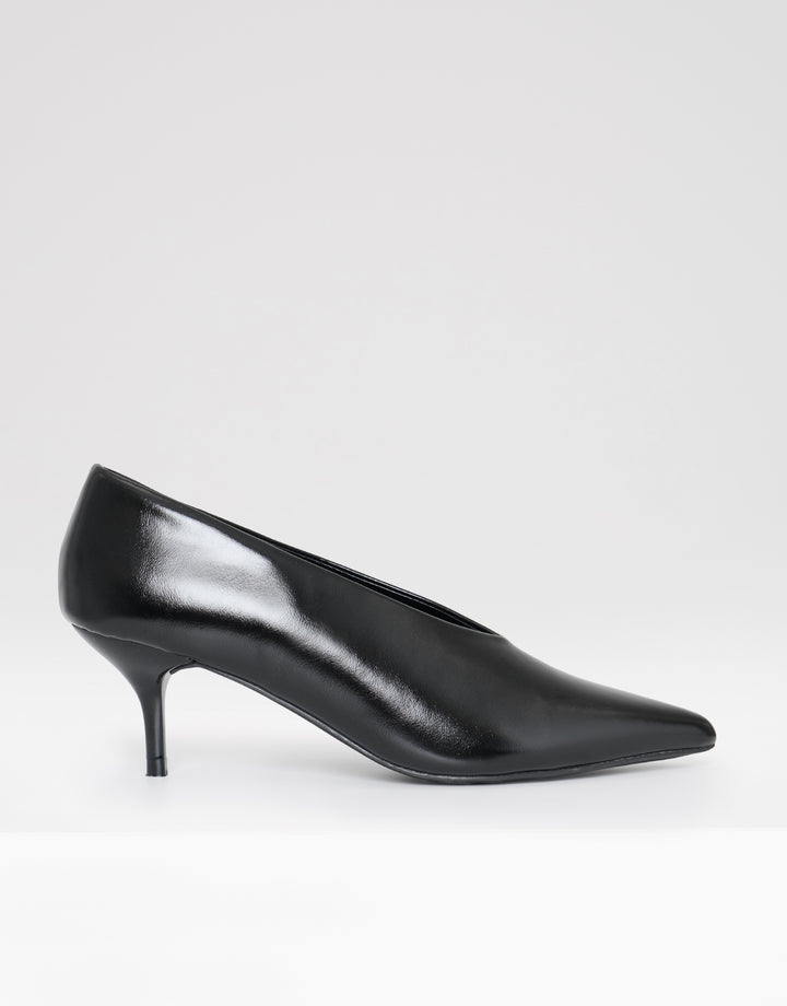 Pointed Kitten Heels in Black