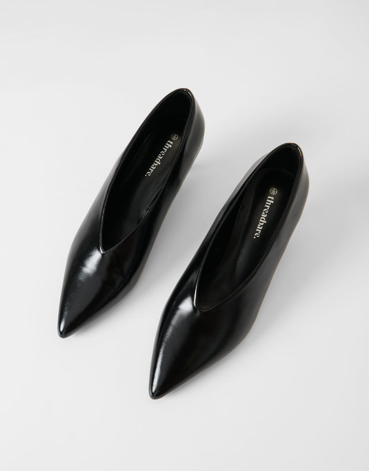 Pointed Kitten Heels in Black