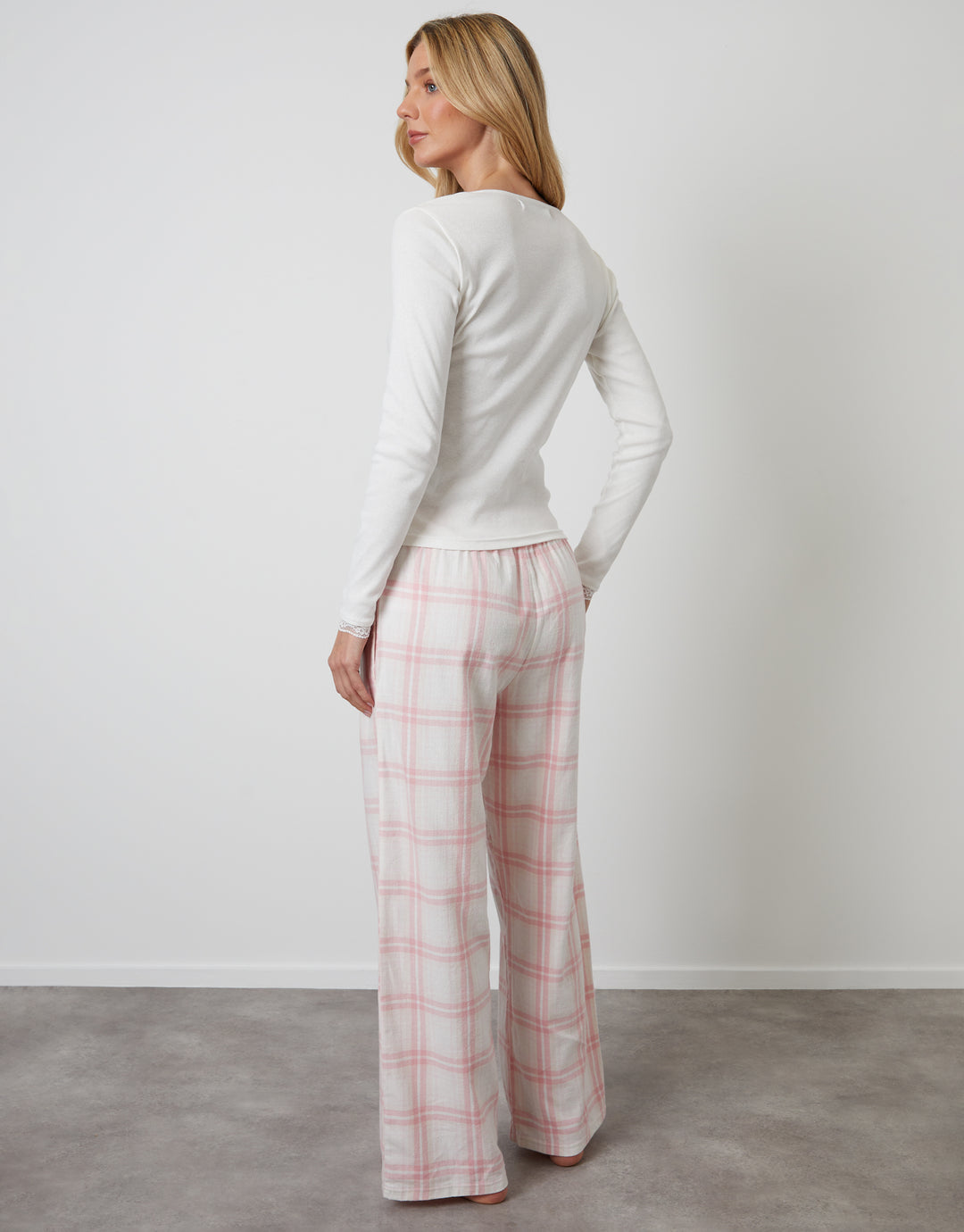 Petite Pink Long Sleeve Check Pyjamas (2-Piece Set)