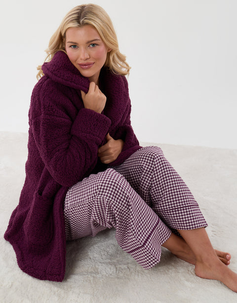 Threadbare Sherpa Fleece Open Dressing Gown in Plum - sat down