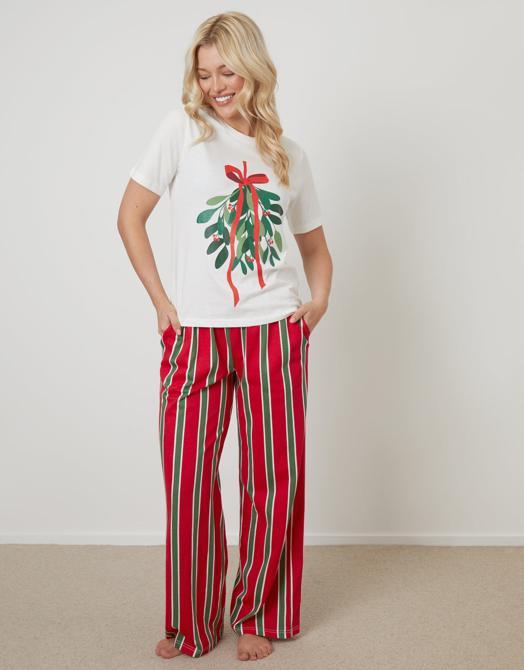 Cream Mistletoe Graphic Print Pyjamas (2-Piece Set)