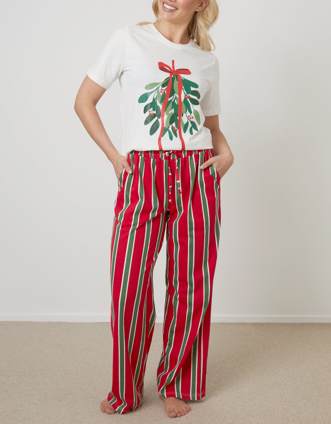 Cream Mistletoe Graphic Print Pyjamas (2-Piece Set)