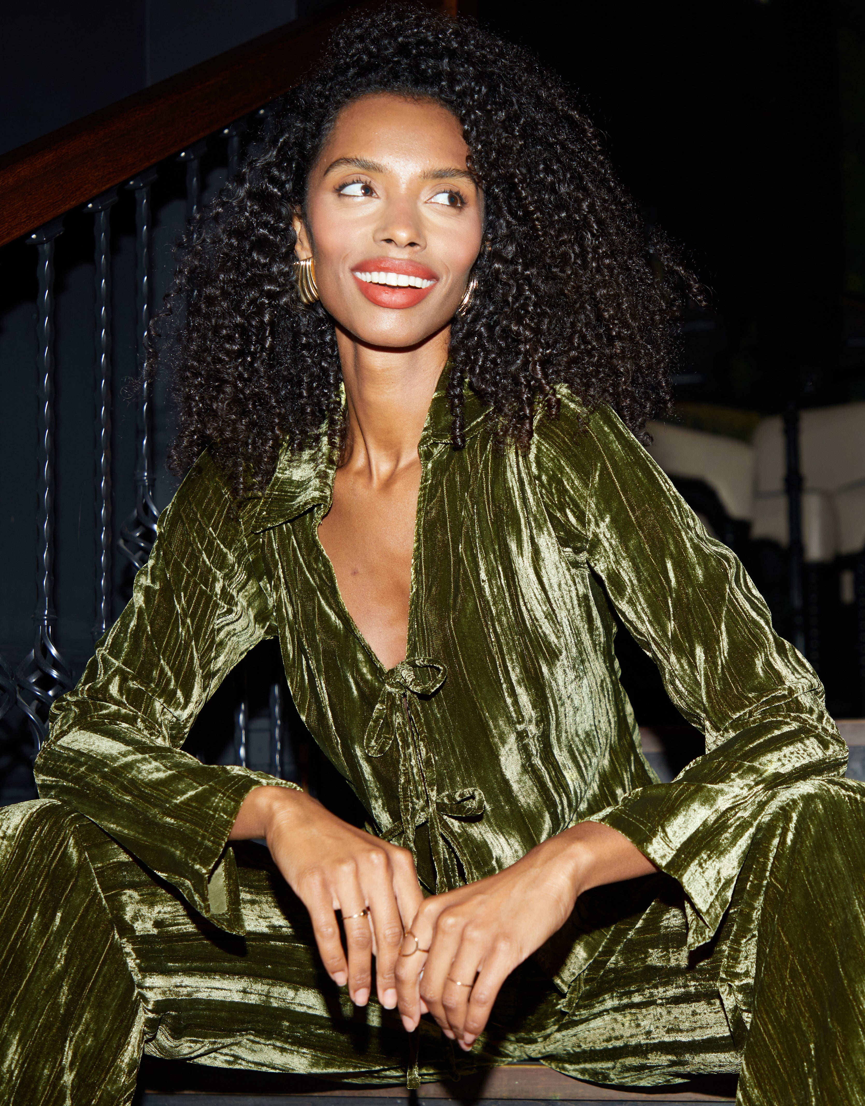 【Jieda】WRINKLE VELVET OPEN COLLAR SHIRT Threadbare Women's Green Crinkle Velvet Tie Front Shirt