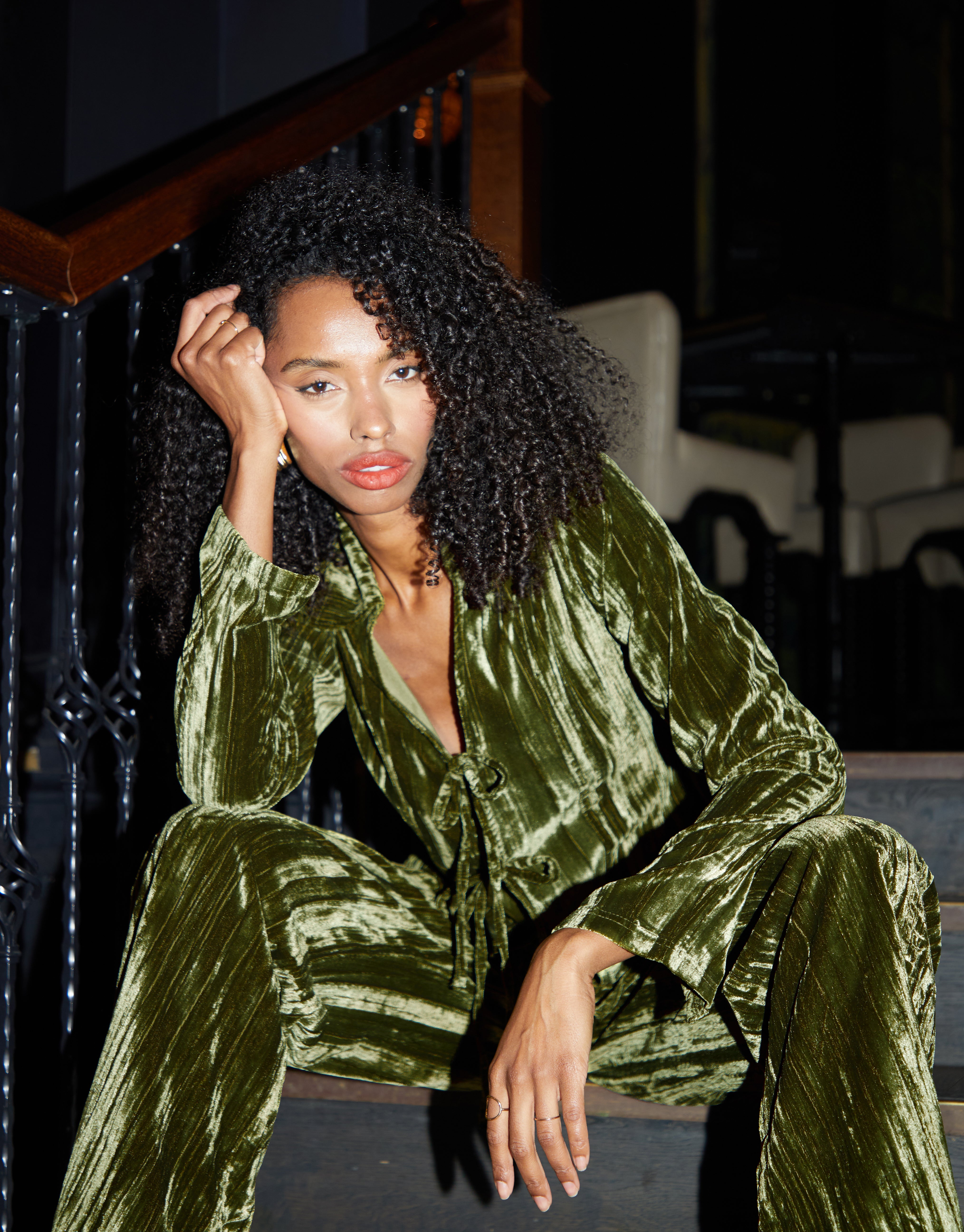Melt the Lady Tシャツ グリーン Threadbare Women's Green Crinkle Velvet Tie Front Shirt