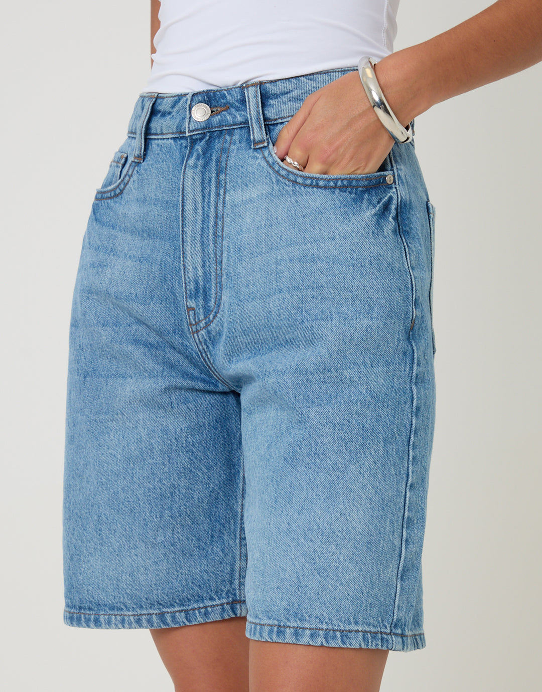 Threadbare Denim Bermuda Shorts in Mid Wash - pockets close up