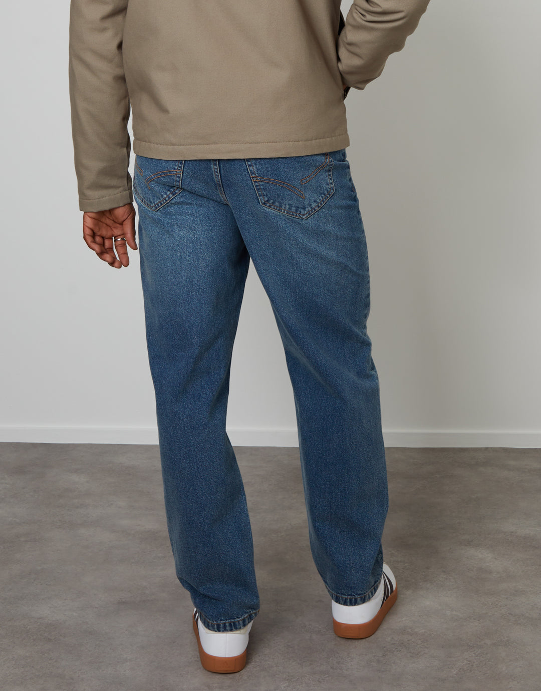 Light Wash Loose Fit Jeans