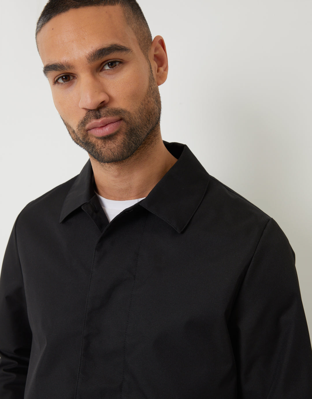 Threadbare Showerproof Longline Mac in Black - collar close up
