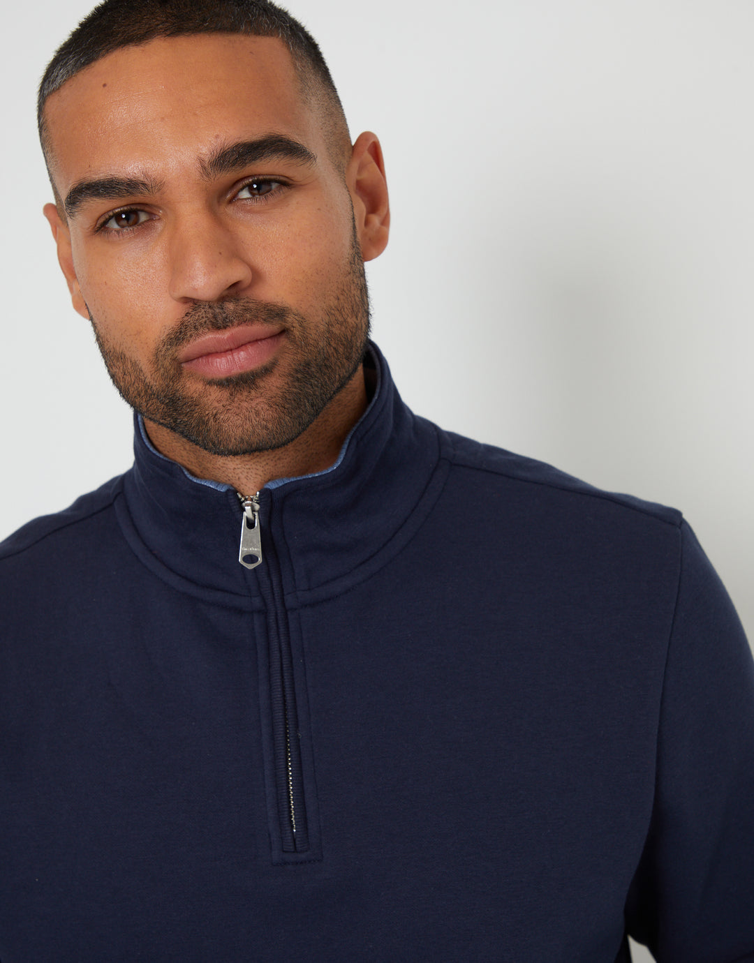 Tipping Collar Quarter Zip Sweatshirt in Navy