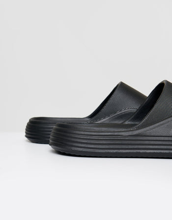 Threadbare Chunky Foam Sliders in Black - side view close up
