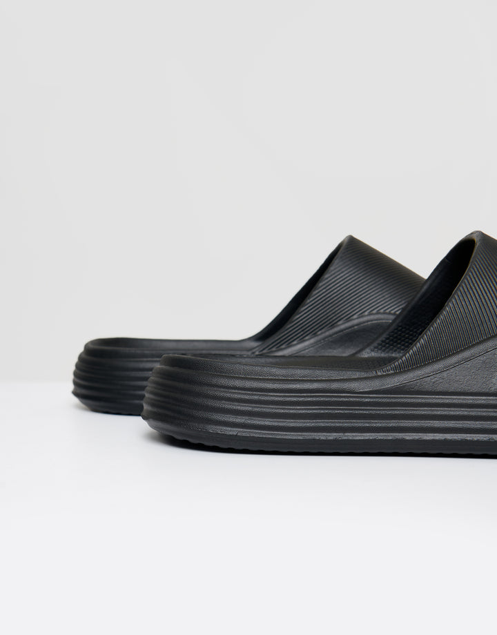 Threadbare Chunky Foam Sliders in Black - side view close up