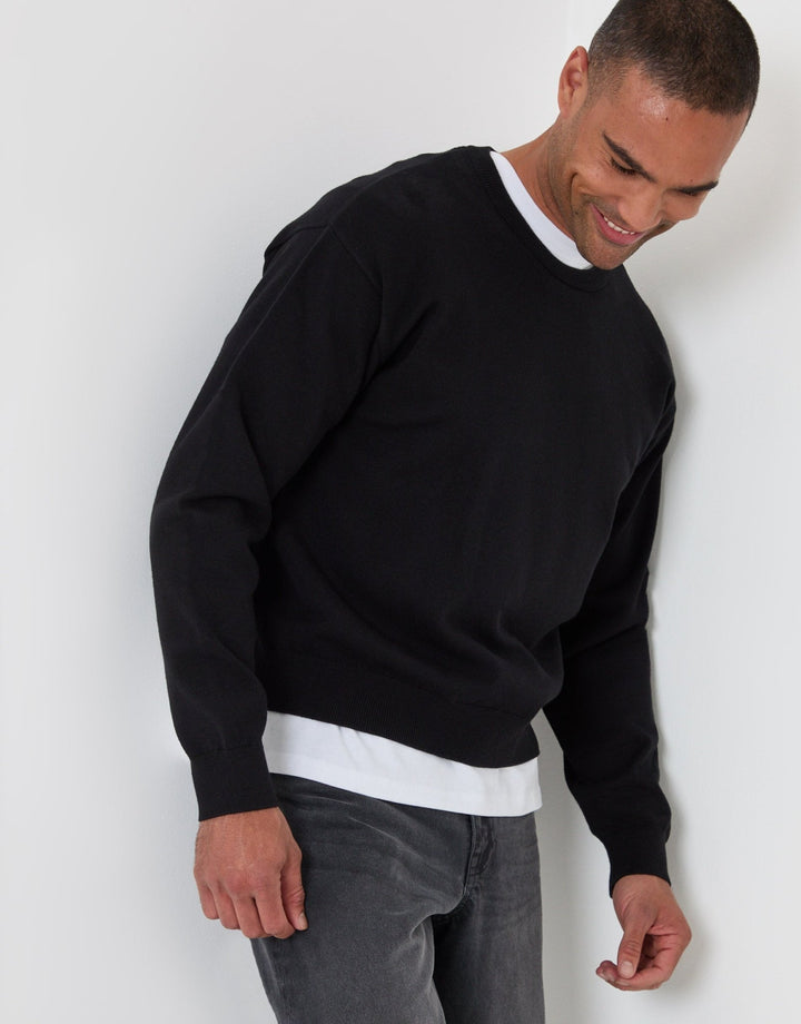 Relaxed Fit Knitted Crew Neck Jumper in Black