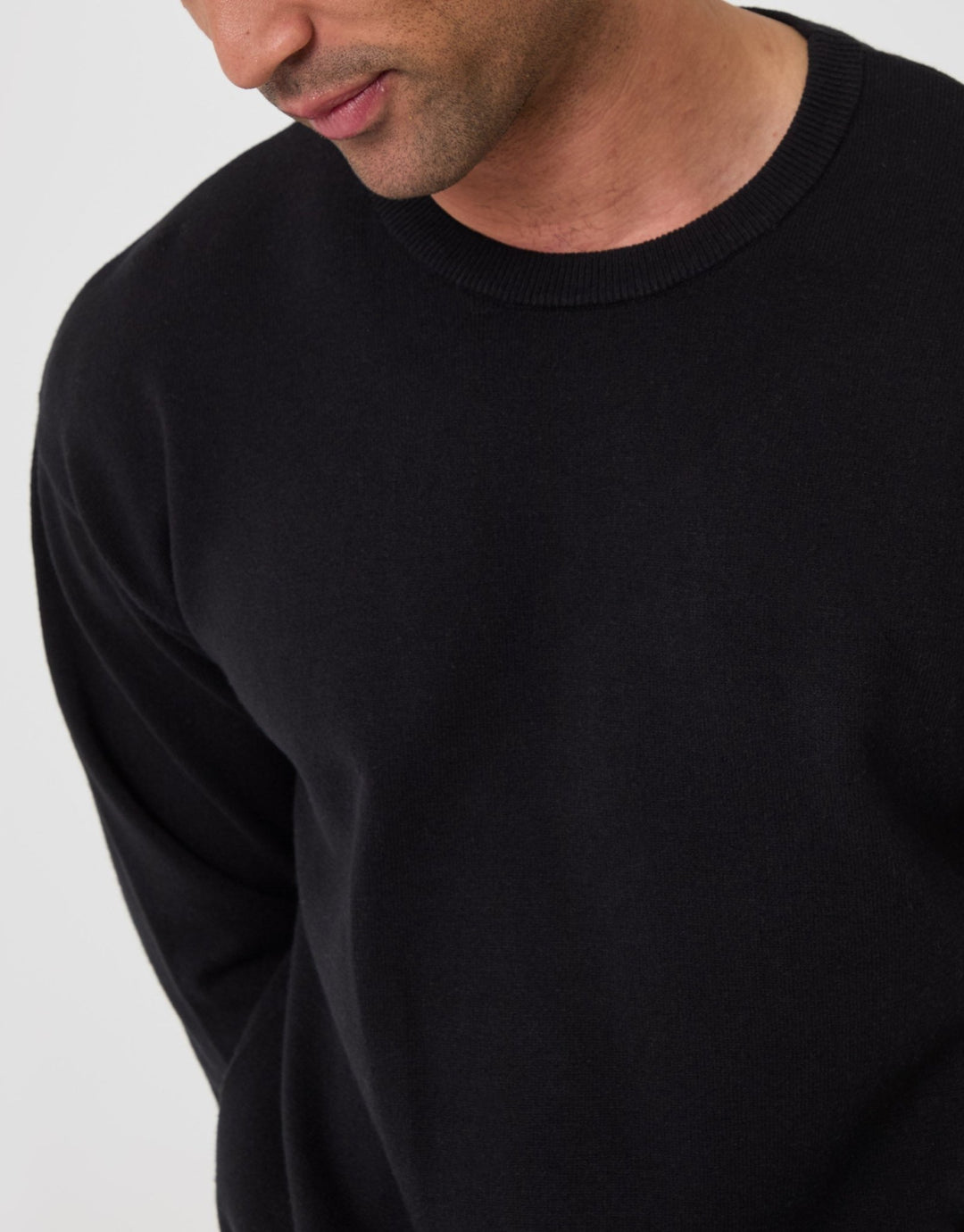 Relaxed Fit Knitted Crew Neck Jumper in Black