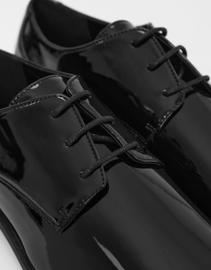 Derby Shoes in Black