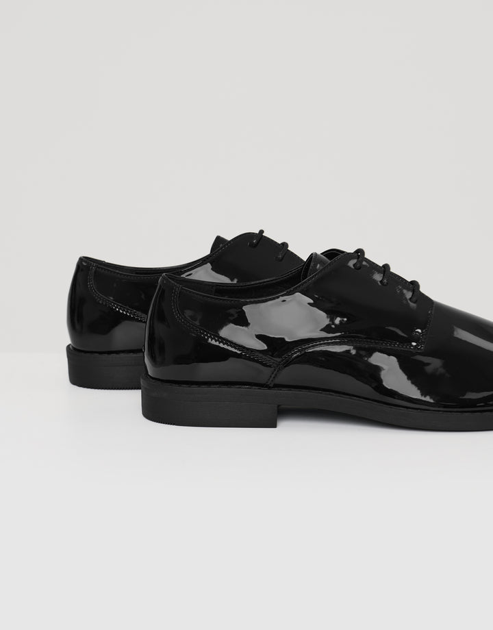 Derby Shoes in Black