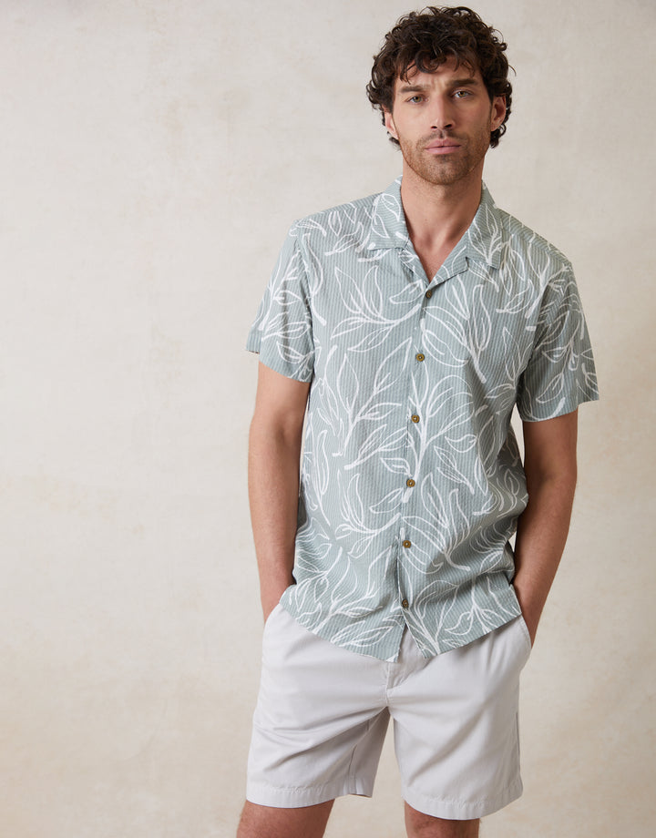 Relaxed Fit Leaf Print Short Sleeve Shirt in Sage Green