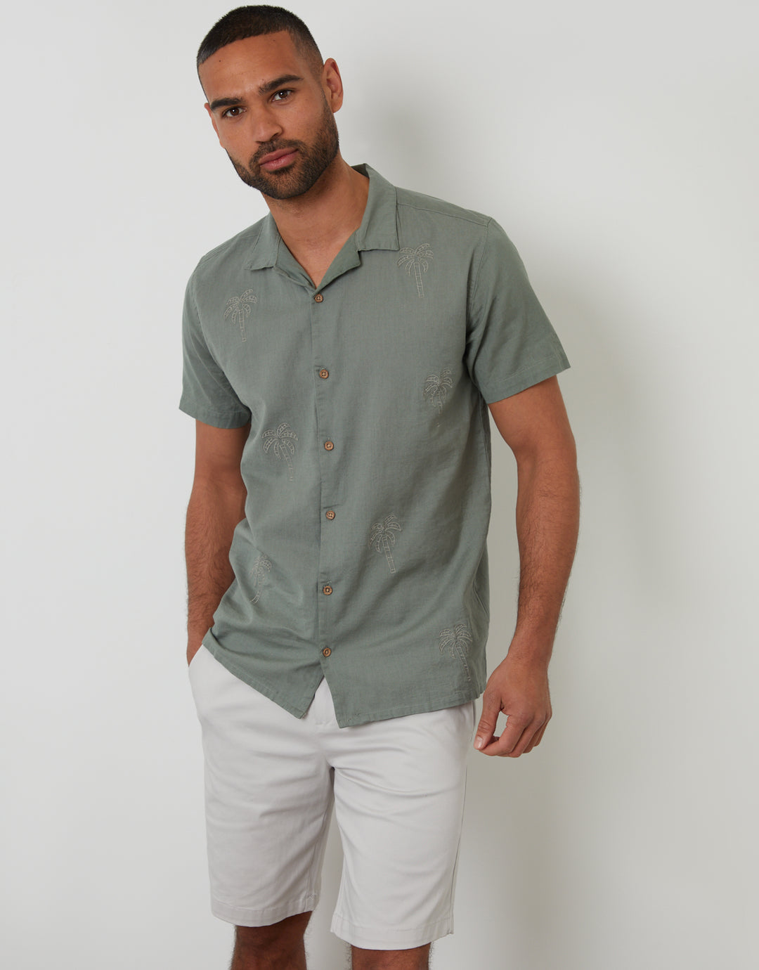 Threadbare Men's Sage Green Linen Blend Palm Embroidered Short Sleeve Shirt Threadbare Men's Sage Green Linen Blend Palm Embroidered Short Sleeve Shirt