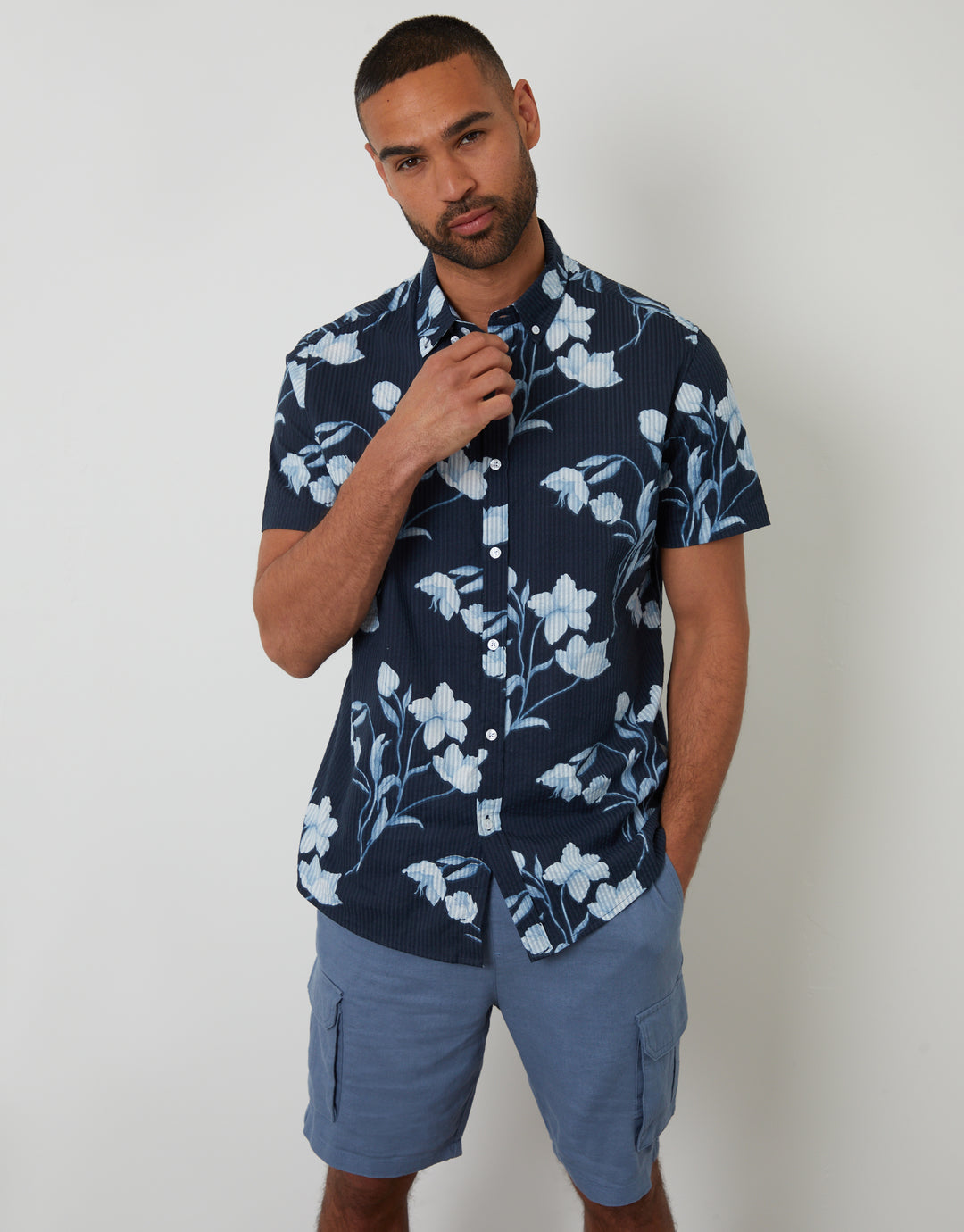 Floral Print Button Down Collar Short Sleeve Shirt in Navy
