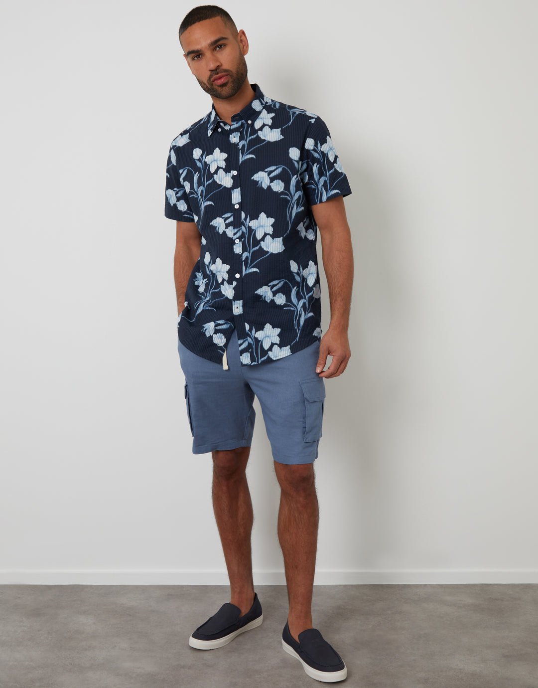 Floral Print Button Down Collar Short Sleeve Shirt in Navy