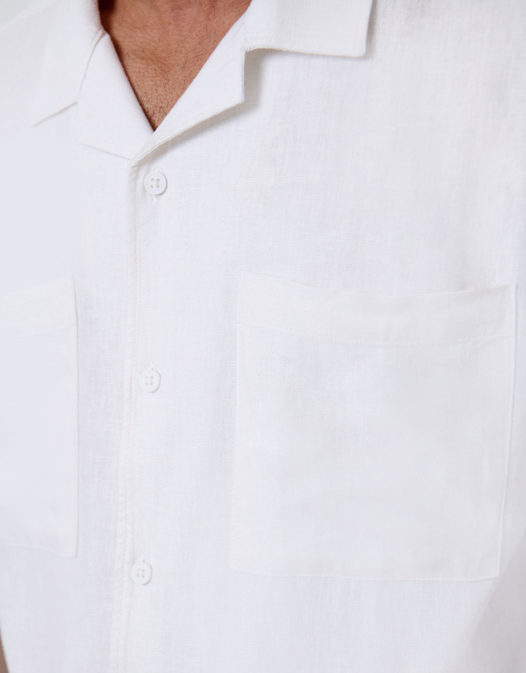 Threadbare Relaxed Fit Linen Blend Short Sleeve Shirt in White - collar close up