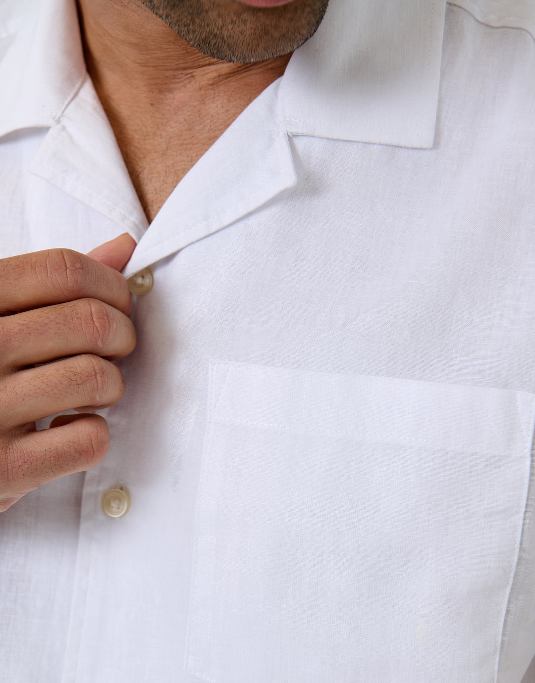 Threadbare Linen Cotton Blend Short Sleeve Shirt in White - collar close up